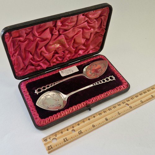 512 - Cased Silver Serving Spoons, Birmingham, 1897. Total combined Weight 45g