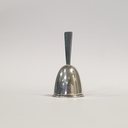 528 - Small Irish Silver Bell by M DH  Dublin, 1973. Total Weight 41g