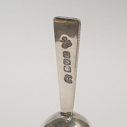 528 - Small Irish Silver Bell by M DH  Dublin, 1973. Total Weight 41g