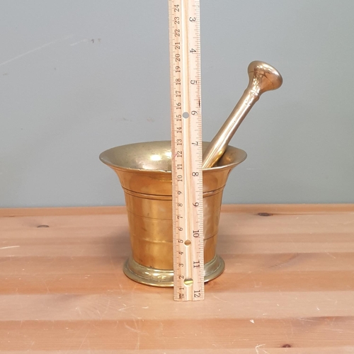 30 - Brass Mortar (H:11 x D:15cm ) and Pestle