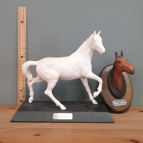 97 - Horse Ornanent on Plinth 