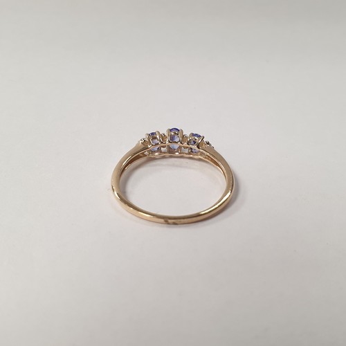 276 - 9ct Gold Diamond & Tanzanite Cluster Ring, Size: S