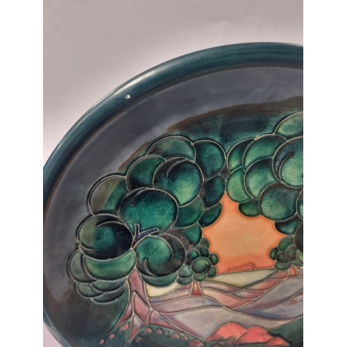 113 - Moorcroft Mamoura Plate, Diameter 26cm