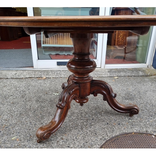 820 - Victorian Mahogany Dining Table on Tripod Leg, Length 133 x Width 106cm