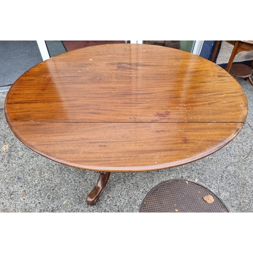 820 - Victorian Mahogany Dining Table on Tripod Leg, Length 133 x Width 106cm