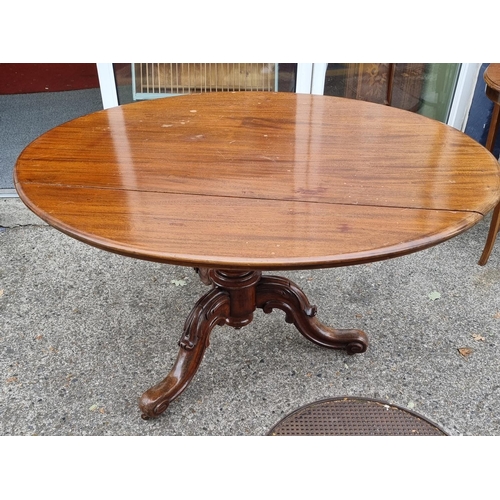 820 - Victorian Mahogany Dining Table on Tripod Leg, Length 133 x Width 106cm