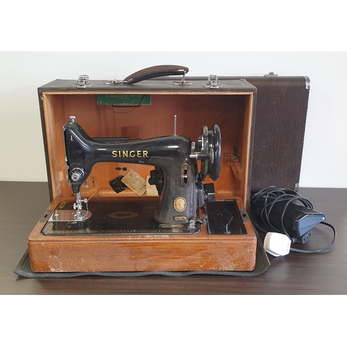 Vintage singer sewing machine In Case