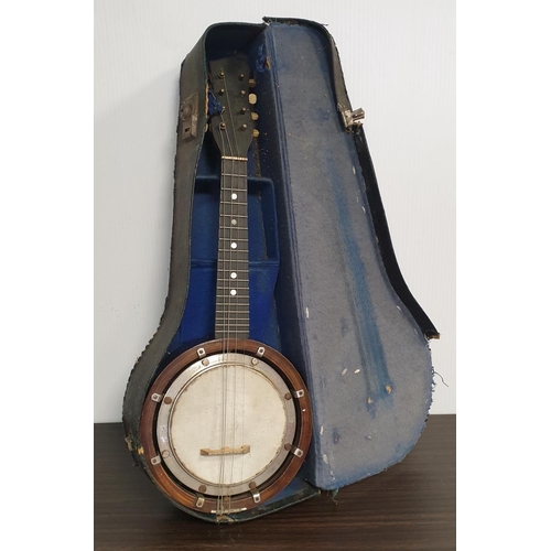 392 - Banjo (L:55cm) in Case