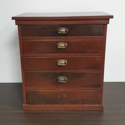 536 - Collector's Chest, H:44 x W:41 x D:22cm