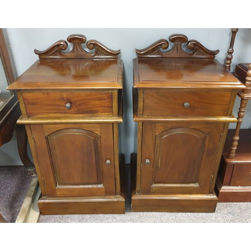 615 - Pair of Mahogany Bedside Lockers, H:75 x W:40 x D:35cm