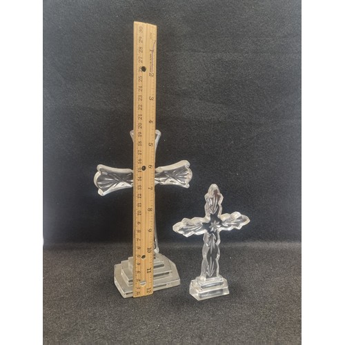 580 - Lot of 2x Crystal Crucifix, tallest approx. 20cm high