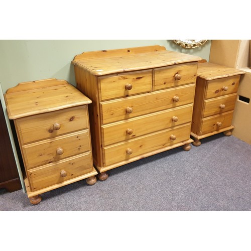 648 - Pine 2 over 3 Chest of Drawers (H:85 x W:86 x D:45cm) and 2x 3 Drawer Lockers