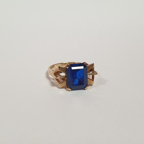 659 - Gold Ring with Blue Stone, Size M