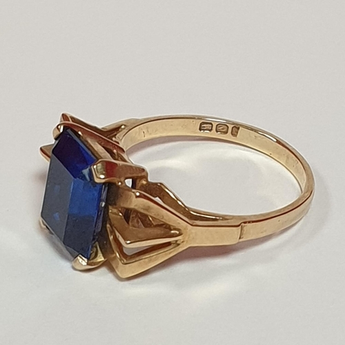 659 - Gold Ring with Blue Stone, Size M