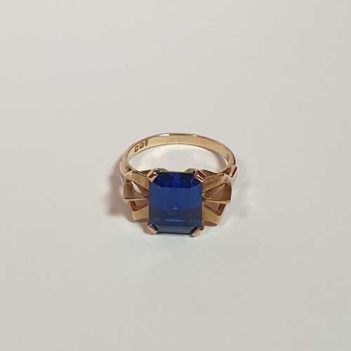 659 - Gold Ring with Blue Stone, Size M