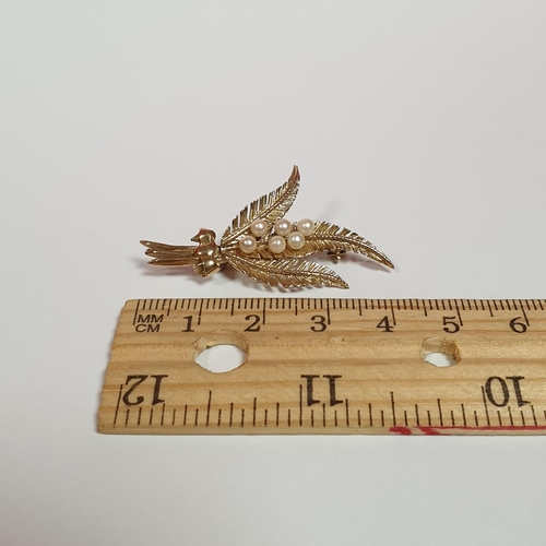 660 - Gold and Pearl Brooch 9ct