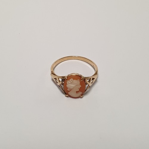 665 - Gold Coloured Cameo Ring