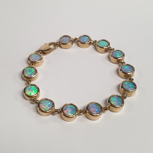 671 - 9ct Heavy Opalesque Bracelet