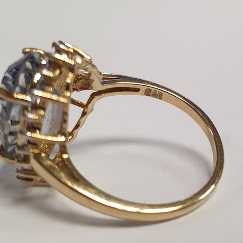 678 - 9ct Diamond and Sapphire Cluster Ring