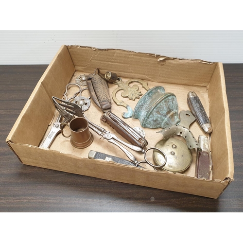 827 - Box of Assorted Metal Items