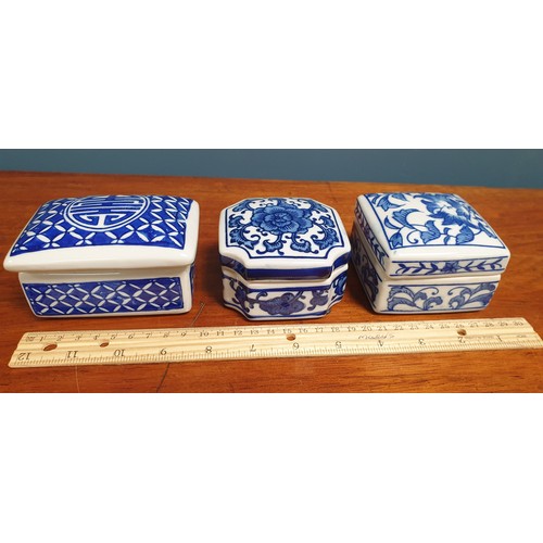 805 - Lot of 5x Blue and White Trinket Jars