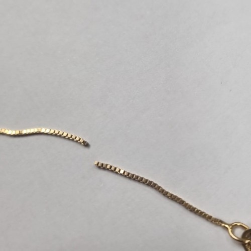 960 - 9ct Gold Knot Chain 2.6g, chain damaged as pictured