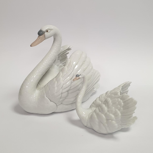 2 - Lot of 2x Lladro Porcelain Swan Ornaments, Largest 19cm tall