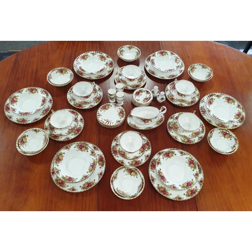 251 - Royal Albert Old Country Rose 64pcs Dinner Service