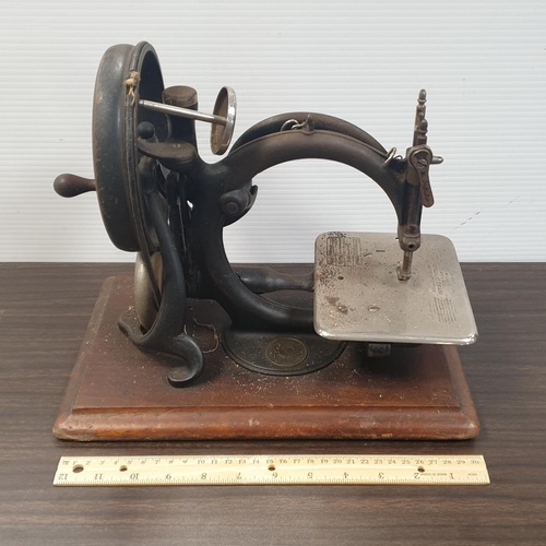 371 - Willcox & Gibbs Vintage Sewing Machine