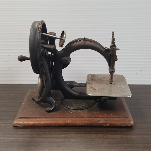 371 - Willcox & Gibbs Vintage Sewing Machine