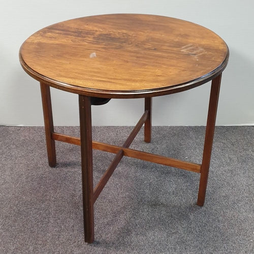 438 - Circular Mahogany Coffee Table, H:52 x D:61cm