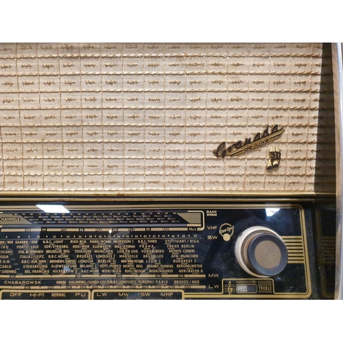 490 - Blaupunkt Grenada De Luxe Radio with FM Reception, H:38 x W:57 x D:27cm. Working Order