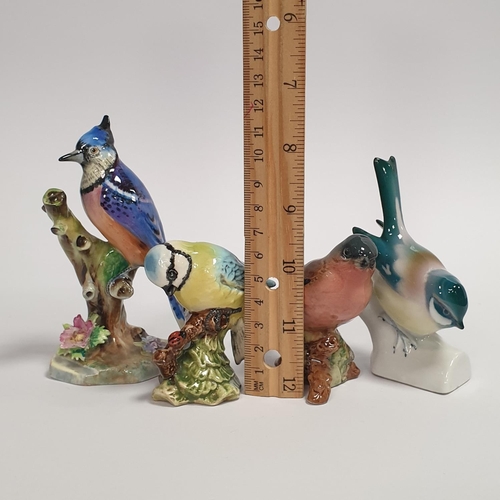 592 - Lot of 4x Ceramic Bird Ornaments including Beswick Bluetit, Beswick Chaffinch, Addlery Blue Jay and ... 