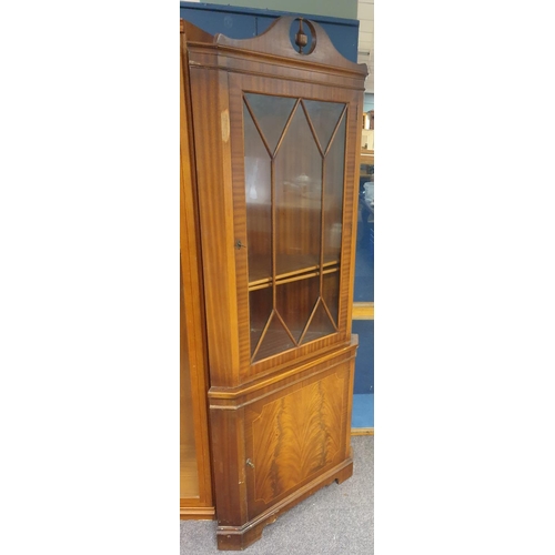 674 - Mahogany Corner Display Cabinet, H:195 x W:72 x D:50cm