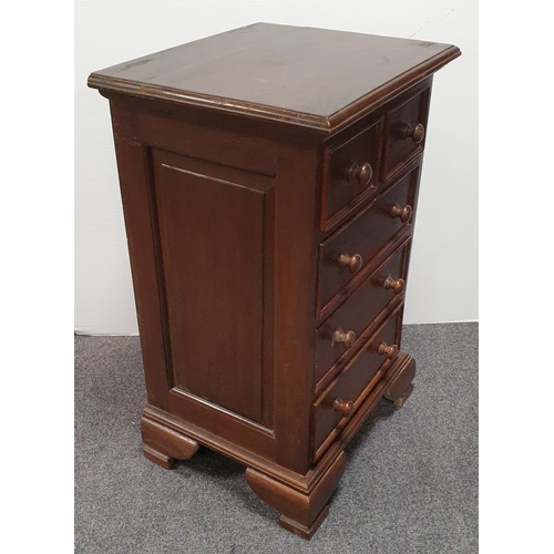 692 - Mahogany Two over Three Drawer Small Chest, H:80 x W:50 x D:40cm