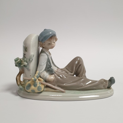 798 - Lladro Porcelain Figure with Box Boy Seated against wall approx. L: 18cm x h:11.5cm