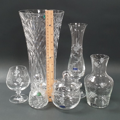 799 - Killarney Crystal Vase (H:30 x D:16cm) and Collection of Duiske Glassware