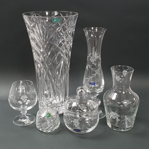 799 - Killarney Crystal Vase (H:30 x D:16cm) and Collection of Duiske Glassware