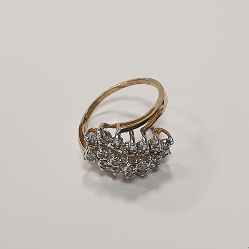 817 - 10K Gold and Diamond Cluster Ring Size L 1/2