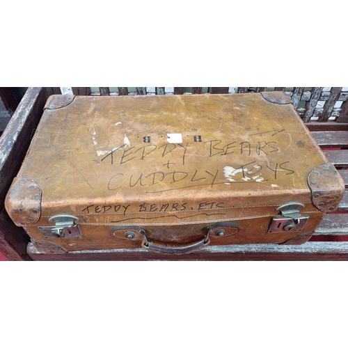 839 - Vintage Suitcase with Assorted Books