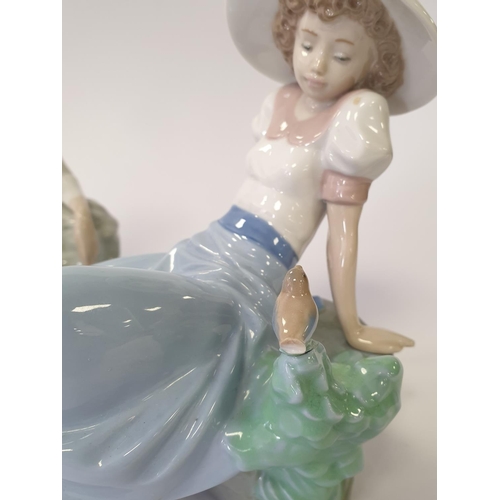 46 - Lot of 2x Figures Lladro Figures and Nao figure Seated Girls with Birds, tallest 16cm