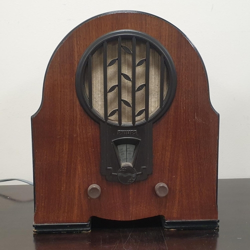 83 - Vintage Philips Radio, H:33 x W:28 x D:18cm