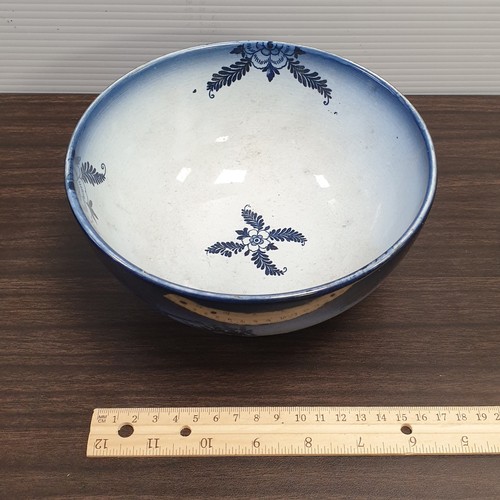 53 - Minton Blue & White Bowl (D:22cm) and Royal Bonn Delft Bowl (D:18cm)