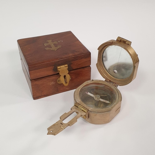 477 - Brass Compass (Diameter 9cm) in wooden box