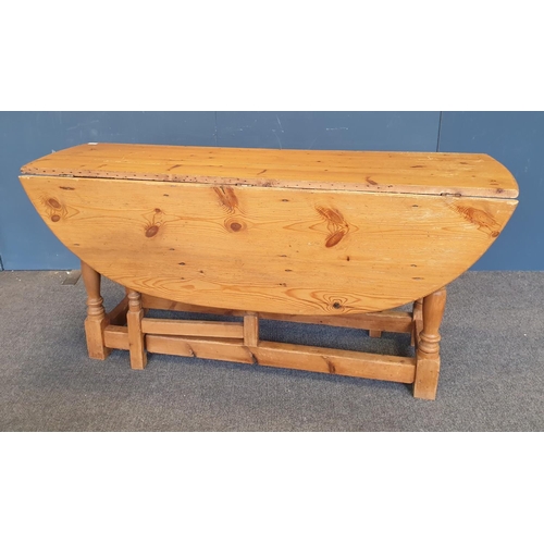 659 - Large Pine Drop Leaf Oval Pine Dining Table with Gate Leg, H:80 x L:170 x W:140cm Fully Extended