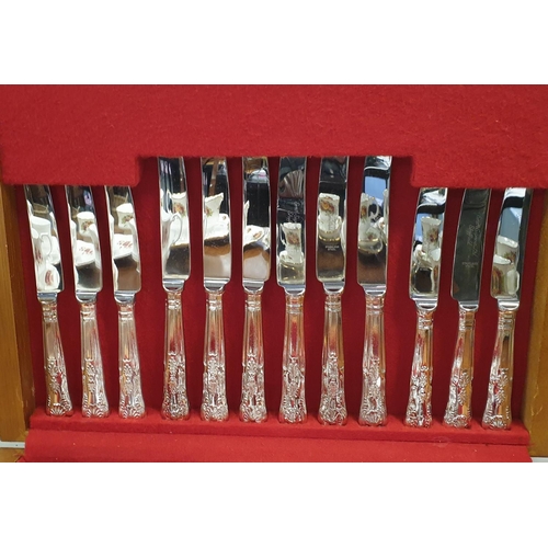 423 - King's Pattern Canteen of Cutlery comprising 10x Large Knife, 6x Small Knife, 8x Large Fork, 8x Smal... 