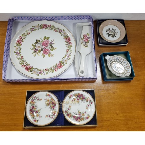 141 - Lot of 4x Pieces of Cased Ware including Old Foley Boxed Cake Plate and Cake Slice, Two Boxed Royal ... 