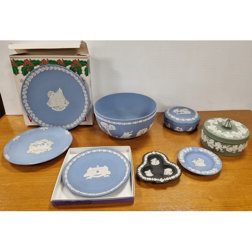 142 - Assorted Lot of Blue, Green and Black Wedgwood Jasperware including Christmas 1993/1995 and The Cott... 