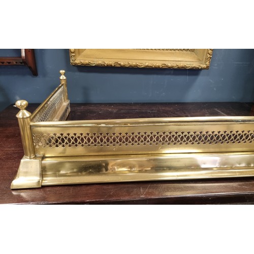 192 - Long Brass Fender, outside: L: 190cm x d: 51cm inside: 184cm x d: 47.5cm