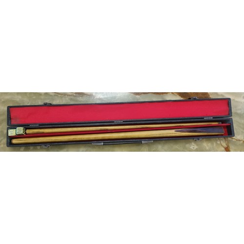 849 - Snooker Cue in Case